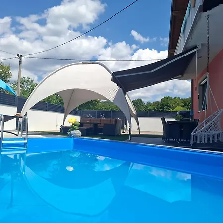 Villa Aqualux *